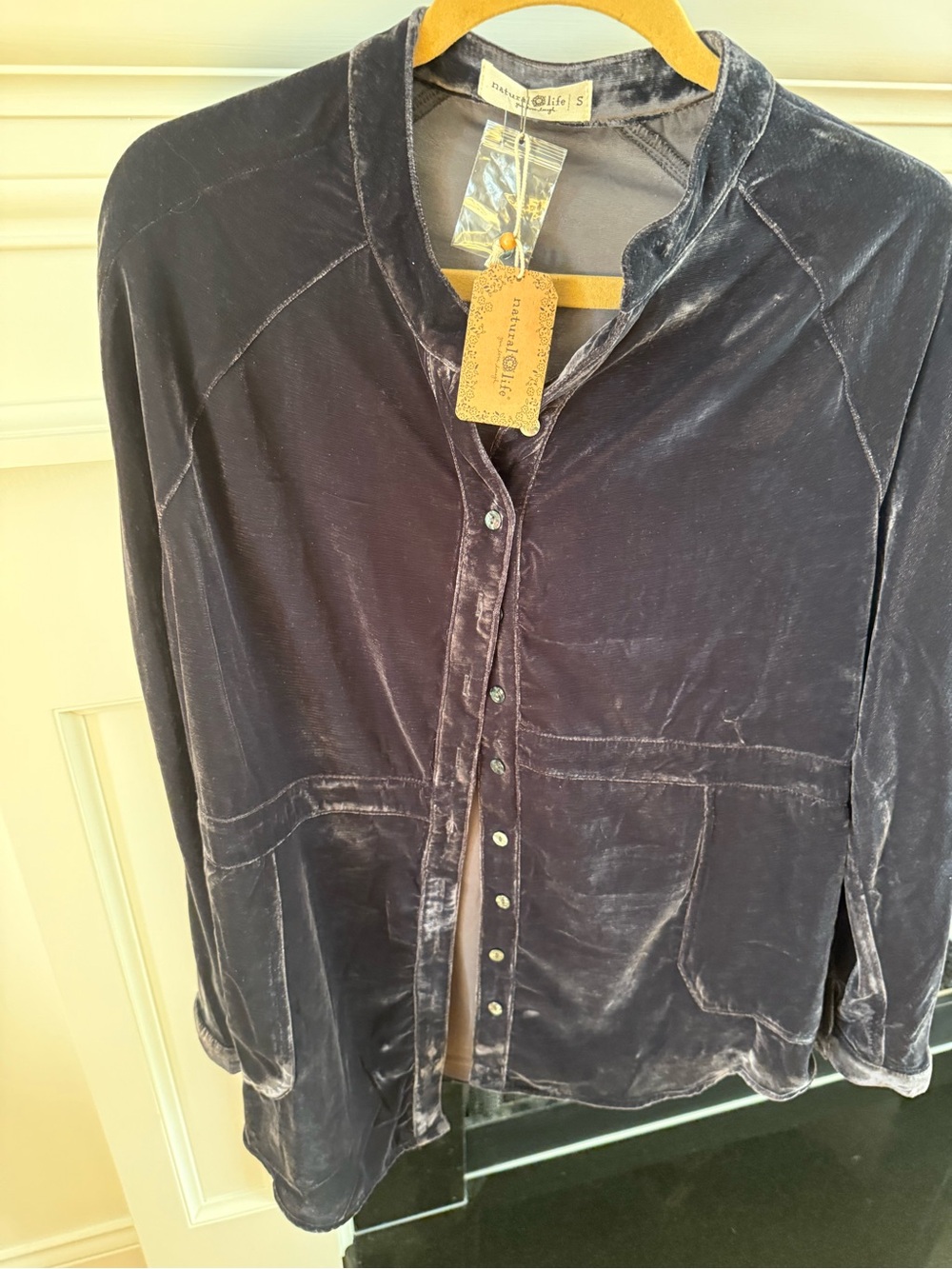 NATURAL LIFE Women’s Velvet Button-Up Jacket in Charcoal Gray